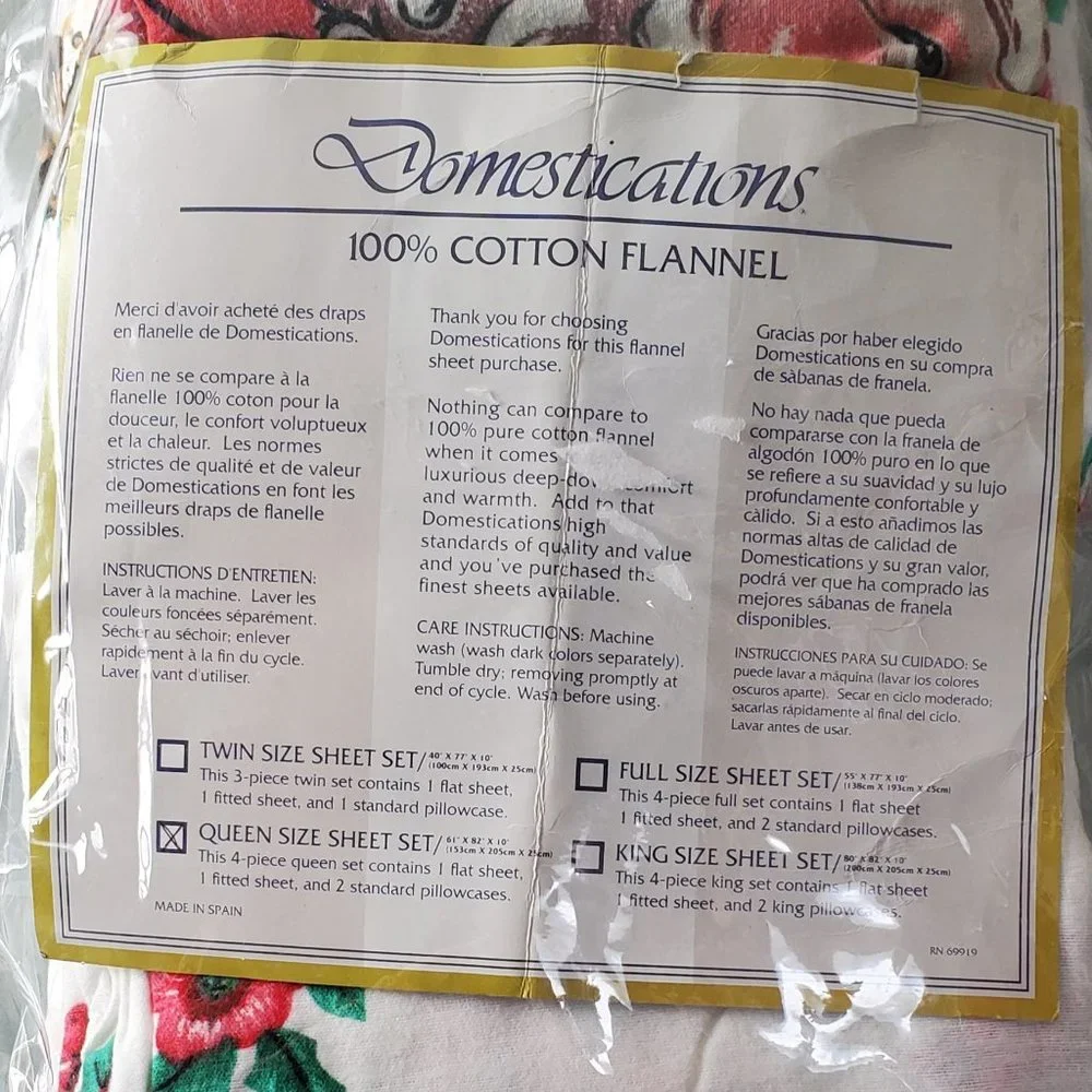 Vintage 4 Piece Flannel Santa And Poinsettia Christmas Sheets